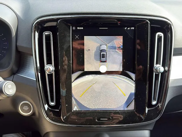 Volvo XC40 B3 Benzin Mild Hybrid Plus Dark DCT