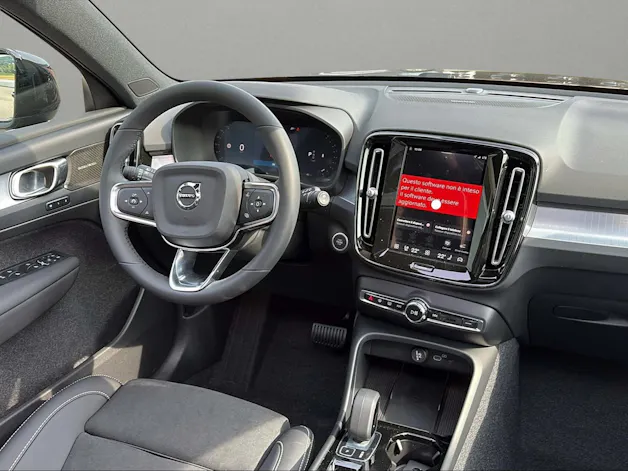 Volvo XC40 B3 Benzin Mild Hybrid Plus Dark DCT
