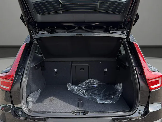 Volvo XC40 B3 Benzin Mild Hybrid Plus Dark DCT