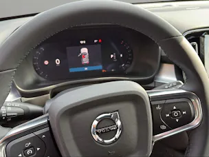 VOLVO XC40 B3 Benzin Mild Hybrid Plus Dark DCT