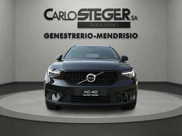 Volvo XC40 B3 Benzin Mild Hybrid Plus Dark DCT