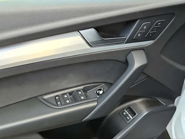 Audi Q5 55 TFSI e PHEV S line quattro S-tronic Gletscherweiss Metallic