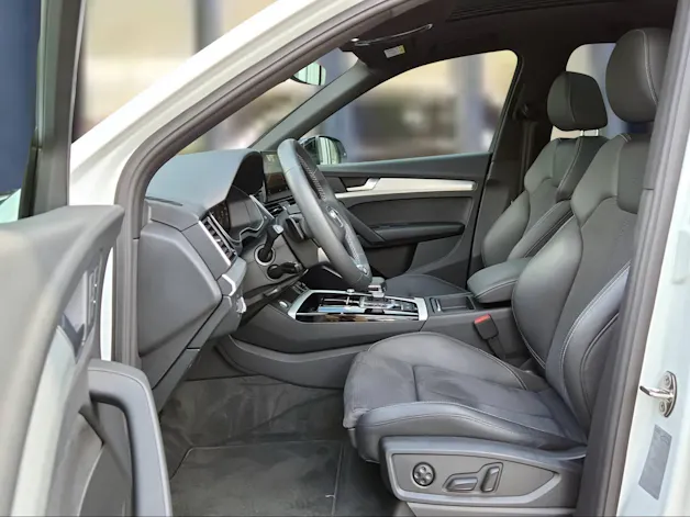 Audi Q5 55 TFSI e PHEV S line quattro S-tronic Gletscherweiss Metallic