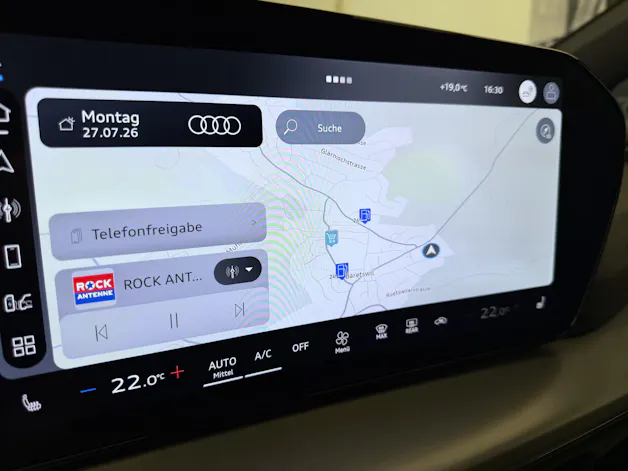 Audi Q4 e-tron SUV quattro performance Swiss Ski
