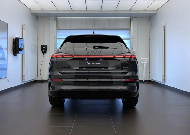 Audi Q4 e-tron SUV quattro performance Swiss Ski