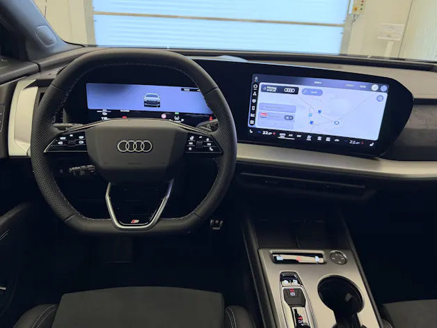Audi Q4 e-tron SUV quattro performance Swiss Ski