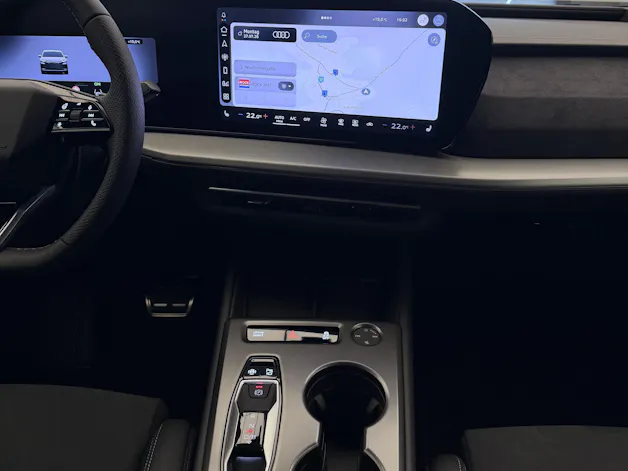 Audi Q4 e-tron SUV quattro performance Swiss Ski