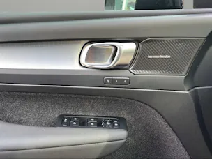 VOLVO XC40 B4 Benzin Mild Hybrid Ultra Black Edition DCT