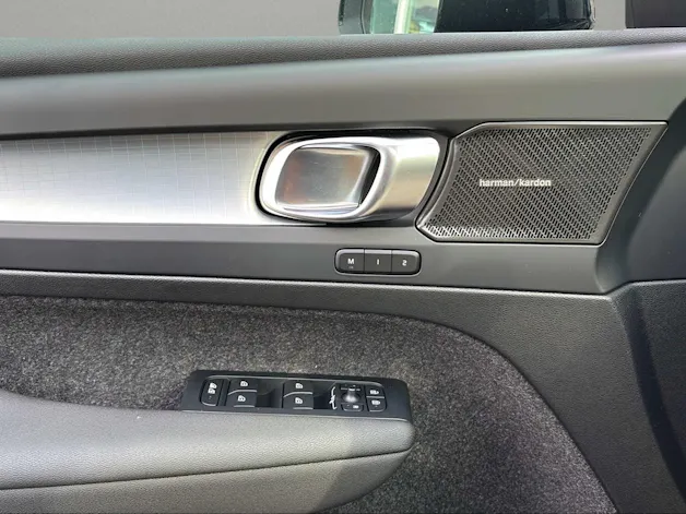 Volvo XC40 B4 Benzin Mild Hybrid Ultra Black Edition DCT