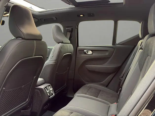Volvo XC40 B4 Benzin Mild Hybrid Ultra Black Edition DCT
