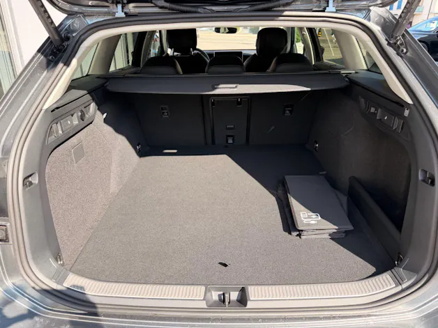 VW Passat Variant 1.5 TSI eHybrid 204 PS Elegance *** WUNDERSCHÖNES FAHRZEUG MIT TOP AUSSTATTUNG !!! ***