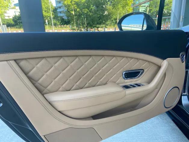 Bentley Continental GT 4.0 V8 S Mit dem neuesten, perfekt integrierten Navigationssystem (2026)! Mit Apple CarPlay usw.