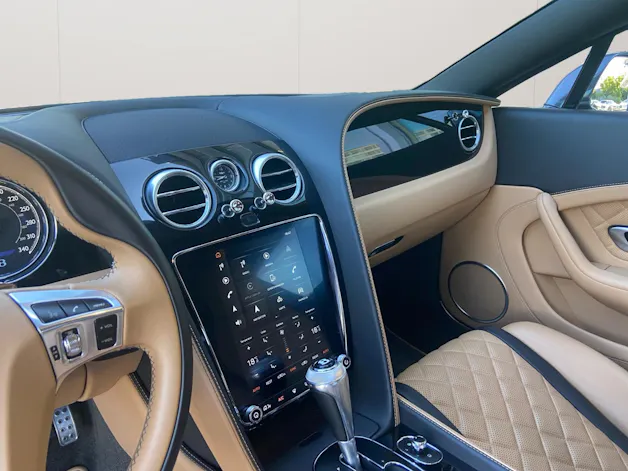Bentley Continental GT 4.0 V8 S Mit dem neuesten, perfekt integrierten Navigationssystem (2026)! Mit Apple CarPlay usw.