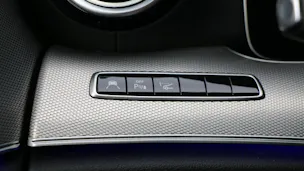 MERCEDES-BENZ E 220 d AMG Line