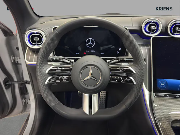 Mercedes-Benz GLC 300 4M - AMG / 360 Grad Kamera / Soundsystem / Panorama-Dach