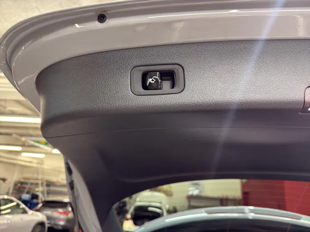 Mercedes-Benz GLC 300 4M - AMG / 360 Grad Kamera / Soundsystem / Panorama-Dach