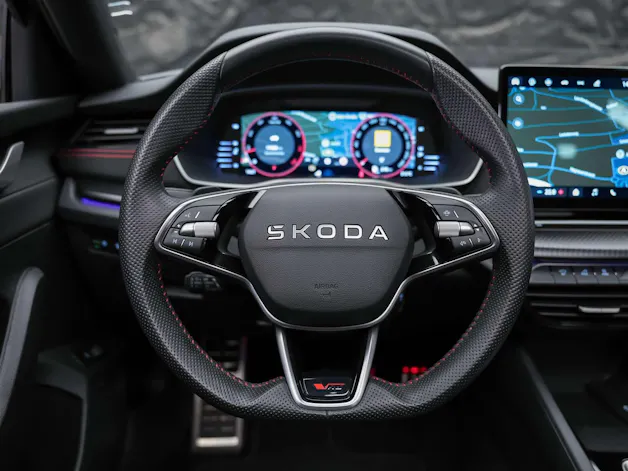 Škoda Octavia Combi 2.0 TSI DSG RS *Panorama*Canton Sound*Head-Up*