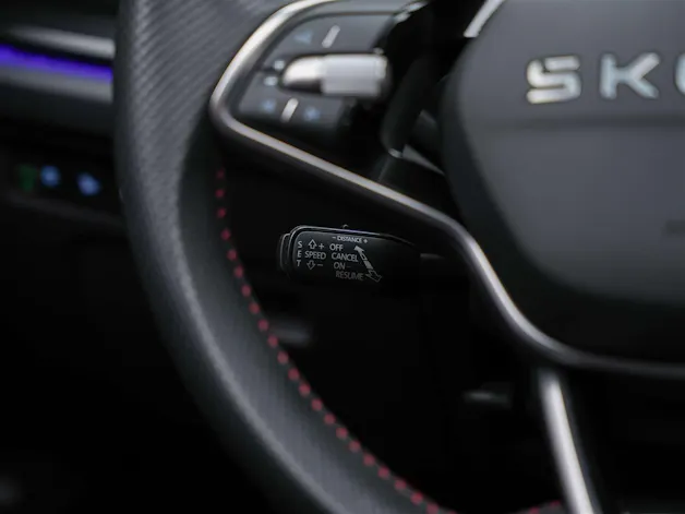 Škoda Octavia Combi 2.0 TSI DSG RS *Panorama*Canton Sound*Head-Up*