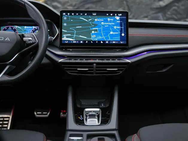 Škoda Octavia Combi 2.0 TSI DSG RS *Panorama*Canton Sound*Head-Up*