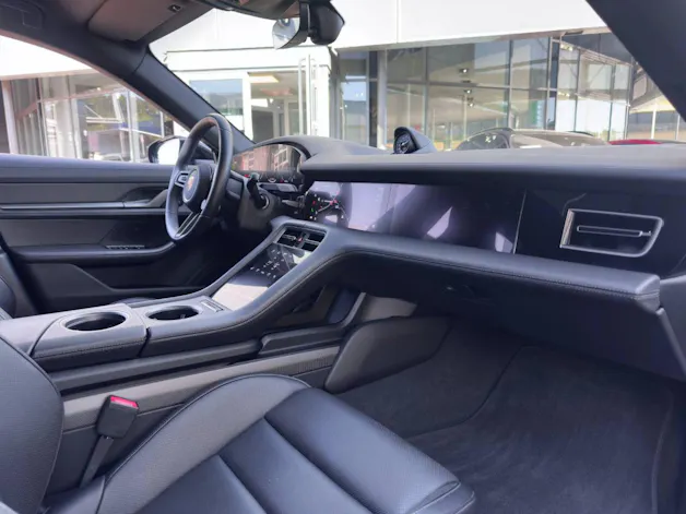 Porsche Taycan 4 Cross Turismo