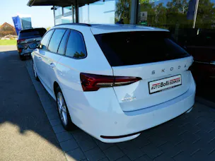 SKODA Octavia Combi 1.5 TSI Selection DSG