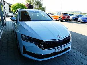 SKODA Octavia Combi 1.5 TSI Selection DSG