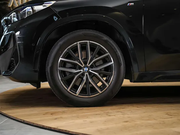 BMW X1 xDrive 23i M Sport *Abstandsregler*El. Sitze mit Memory*AHK*