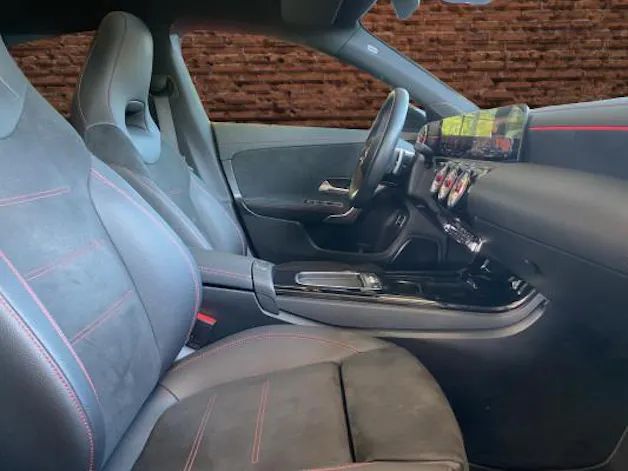 Mercedes-Benz CLA 220 4Matic 8G-DCT
