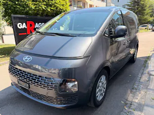 Hyundai STARIA AMPLIA 2.2 CRDI 4WD *** 8 PLÄTZER MIT TOPAUSSTATTUNG ***