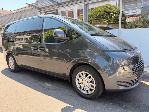 Hyundai STARIA AMPLIA 2.2 CRDI 4WD *** 8 PLÄTZER MIT TOPAUSSTATTUNG ***