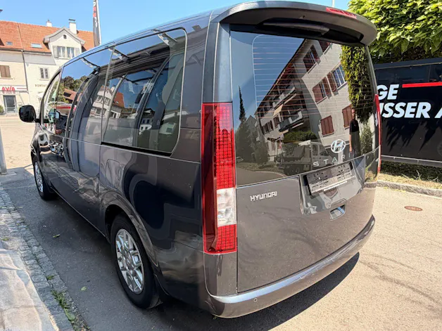 Hyundai STARIA AMPLIA 2.2 CRDI 4WD *** 8 PLÄTZER MIT TOPAUSSTATTUNG ***