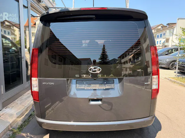 Hyundai STARIA AMPLIA 2.2 CRDI 4WD *** 8 PLÄTZER MIT TOPAUSSTATTUNG ***