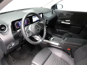 MERCEDES-BENZ GLA 200 7G-DCT