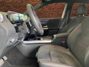 MERCEDES-BENZ GLA 200 7G-DCT