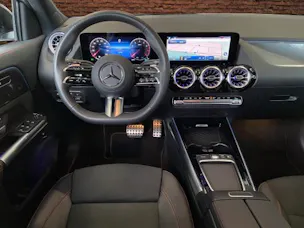MERCEDES-BENZ GLA 200 7G-DCT