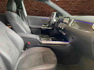 MERCEDES-BENZ GLA 200 7G-DCT