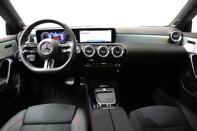 MERCEDES-BENZ CLA 180 7G-DCT