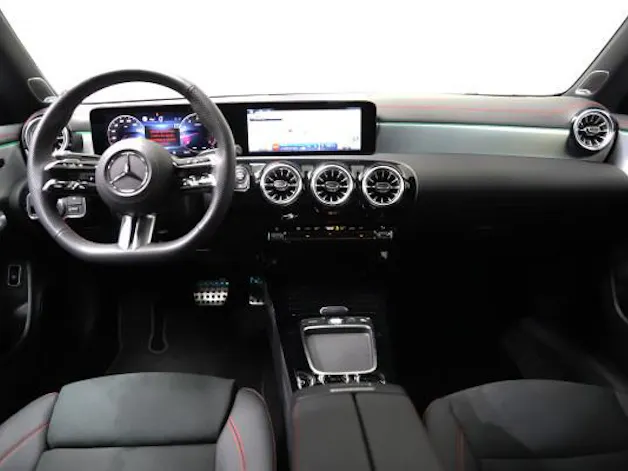 MERCEDES-BENZ CLA 180 7G-DCT
