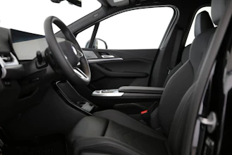 https://vehicle.imgix.net/4416233/9d1c8c17-f92e-4814-b7f8-7b9b8b6f3edf.jpg