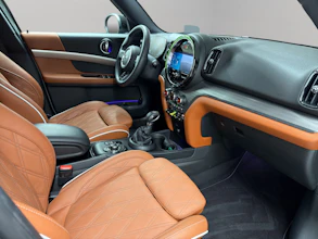 https://vehicle.imgix.net/4416247/efd7d94d-eaa2-449b-bb67-2661e0771569.jpg