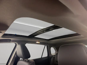 https://vehicle.imgix.net/4416251/2a22612b-56dc-45d3-bcf8-73833ec8bf69.jpg