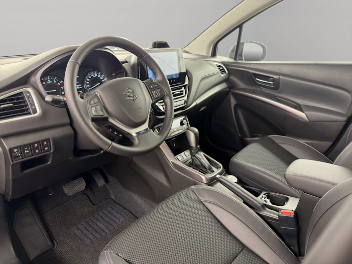 Fahrzeugbild SUZUKI S-CROSS