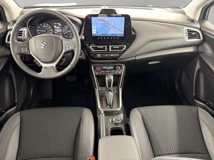 Fahrzeugbild SUZUKI S-CROSS