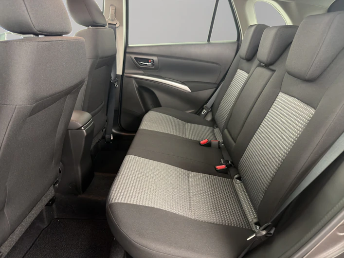 Fahrzeugbild SUZUKI S-CROSS