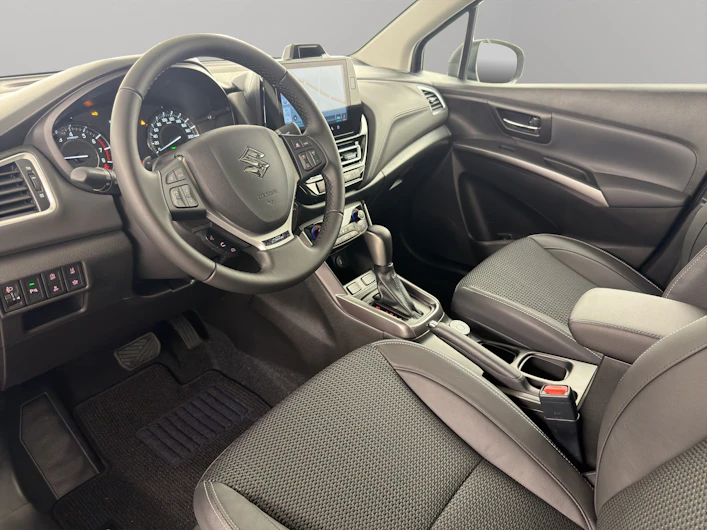 Fahrzeugbild SUZUKI S-CROSS