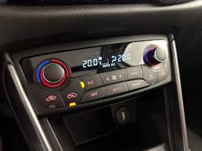 https://vehicle.imgix.net/4416273/5a9f06d5-1fc9-4806-9f23-3430330f8af7.jpg