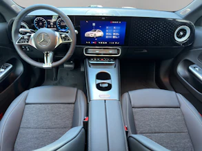 https://vehicle.imgix.net/4416329/0118309e-0928-4814-b67a-0a4392d8cd4c.jpg