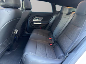 https://vehicle.imgix.net/4416329/ce2a9b58-5bdf-4c98-8a2f-768741de1645.jpg