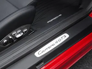 PORSCHE 911 Carrera 4 GTS