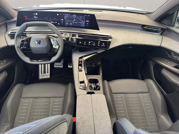 PEUGEOT 3008 1.2 Hybrid 145PS GT *Automat*